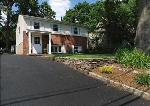 Welcome to 824 Crest Place!