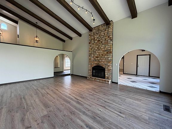 4th image of 2801 Wildwood Dr