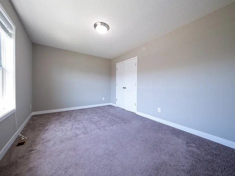 5874 Royalton Rd NE — Photo 16