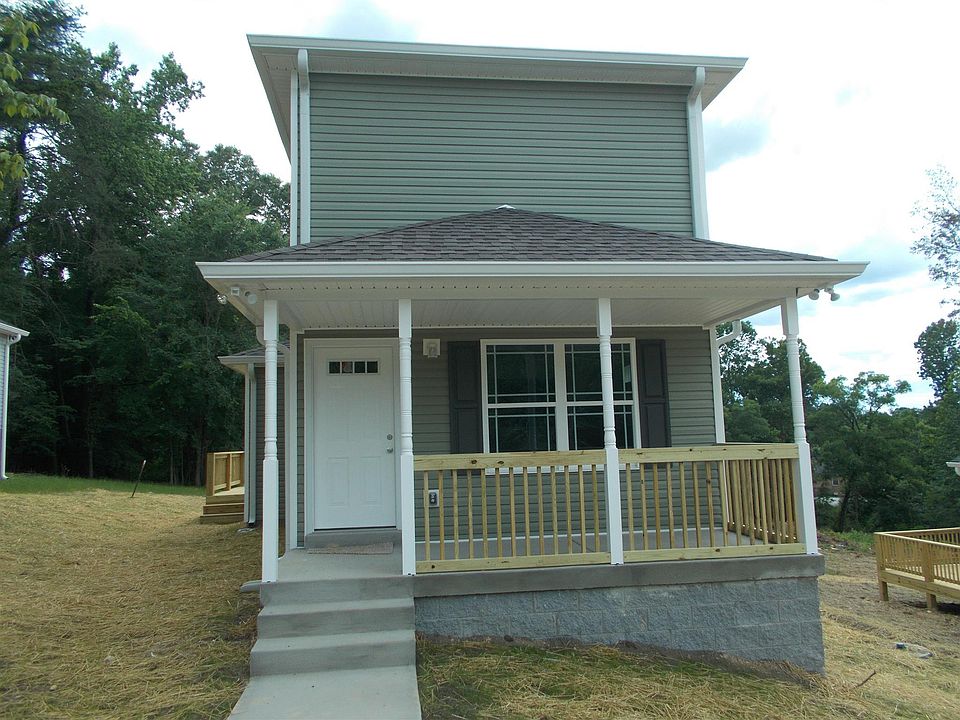 1st image of 6 Maple Dr