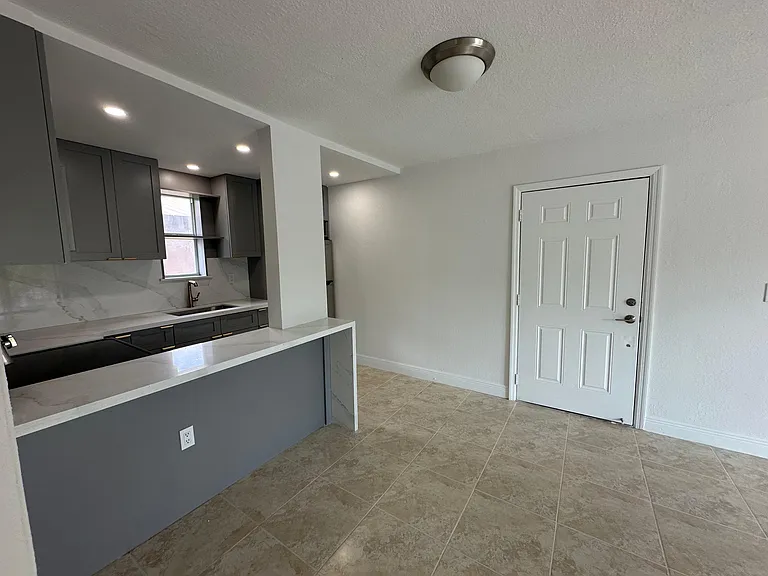 4201 SW 7th St #3 — Photo 3