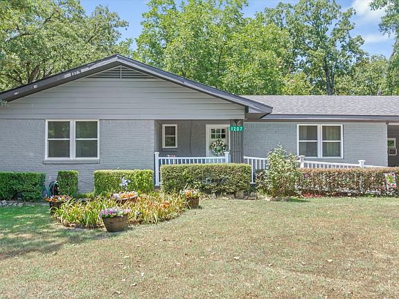 3rd image of 1207 Lakeside Dr