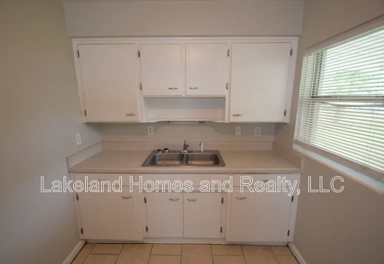 1213 W Patterson St — Photo 5