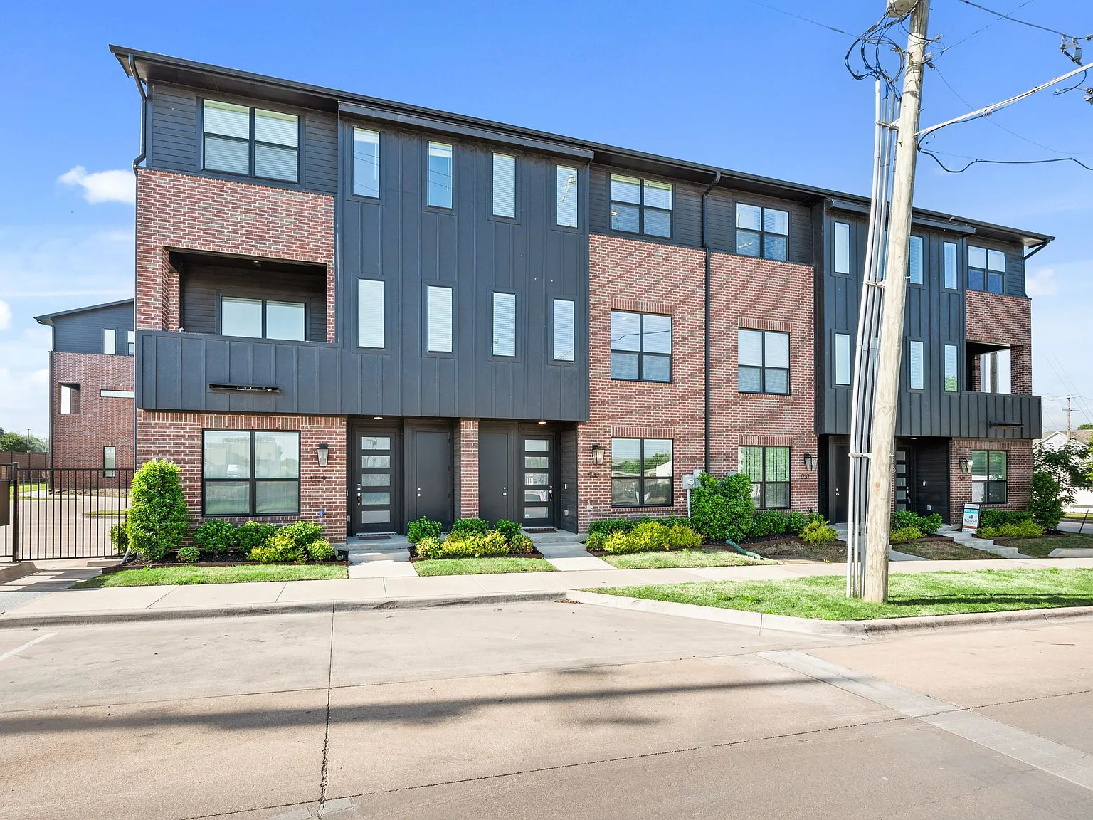 3 bed, 1942 sqft, $2,700 — Photo 4
