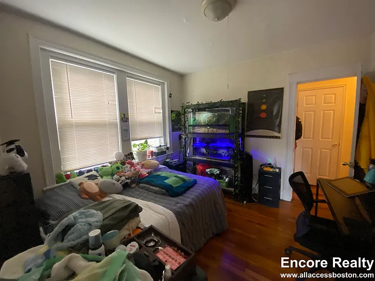 240 Kelton St #12A — Photo 8