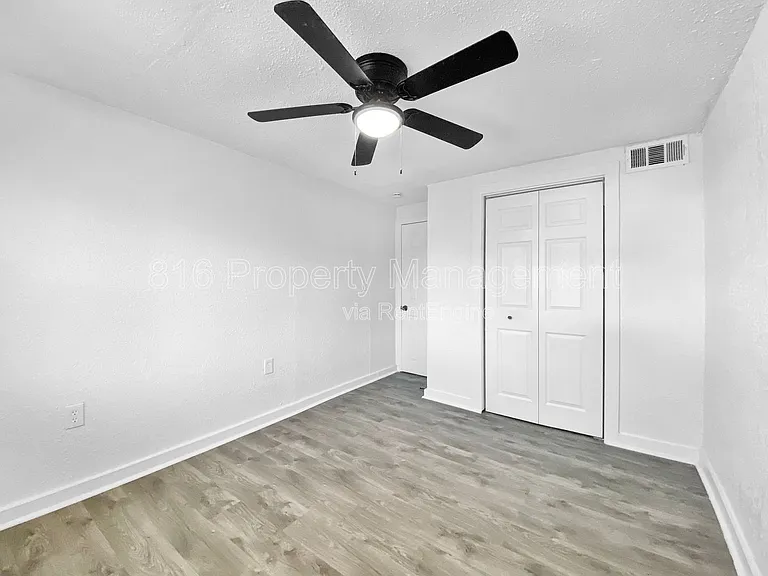 4802 Locust Ave — Photo 8