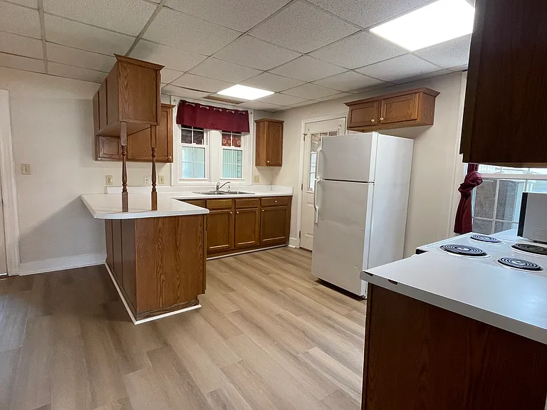 556 Victor Ave — Photo 4