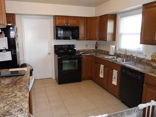 5th image of 3401 Petunia Cres