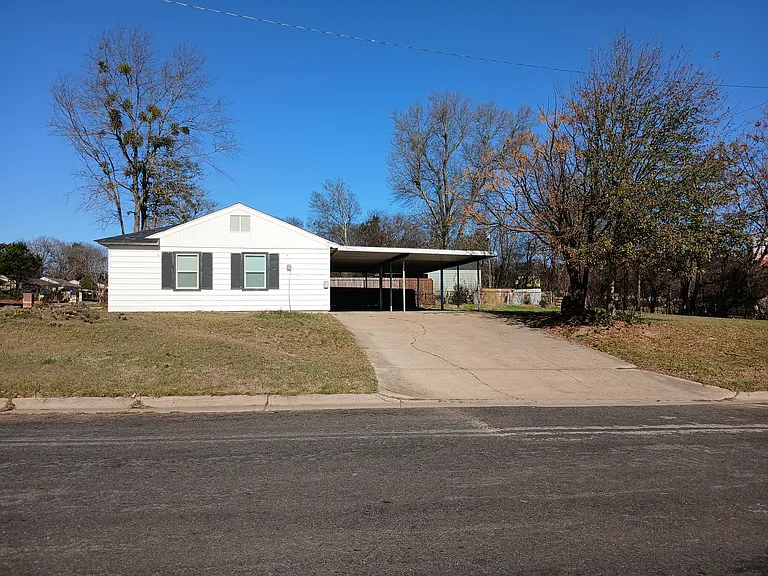 2940 Letourneau Dr — Photo 3