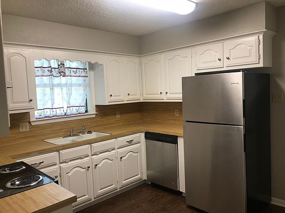 4th image of 923 Christopher St