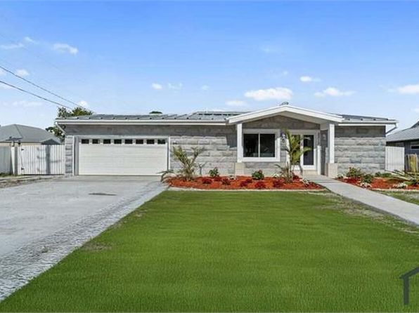 2313 SE Mariposa Ave