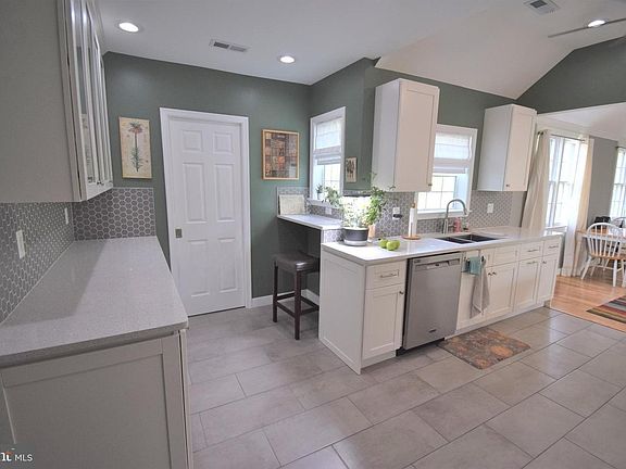 5th image of 8811 Badger Dr