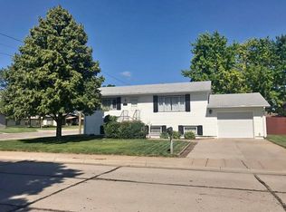 1710 Papio Ln, Cozad, NE 69130