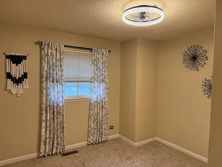 16001 Avalon Ave — Photo 8