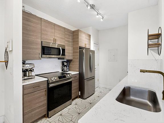 2nd image of 955 Juniper St NE Unit 3028