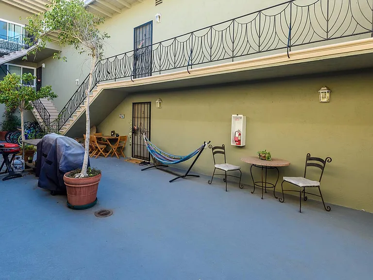 901 Manhattan Ave #8 — Photo 10
