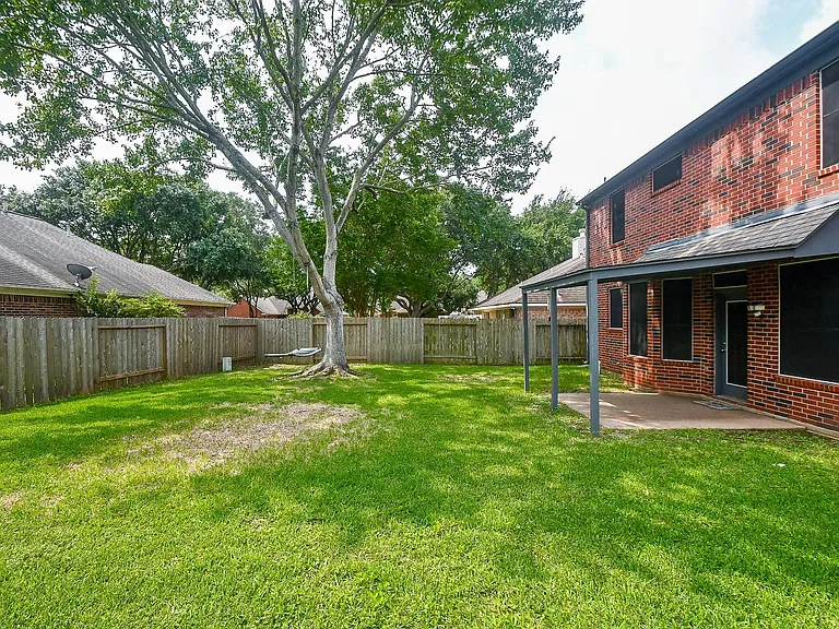 215 Windrift Ct — Photo 30
