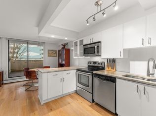 1819 Pendrell St #401, Vancouver, BC V6G 1T3