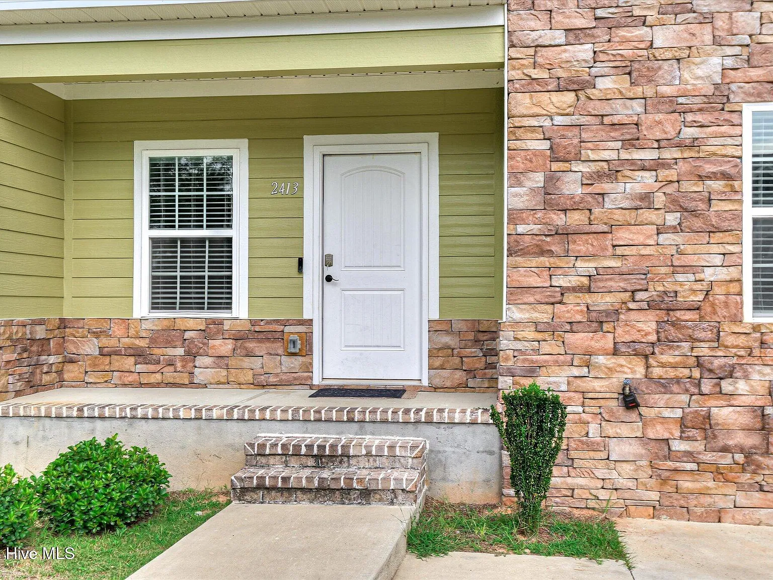 3 bed, 2.5 bath, 2202 sqft, $1,750 — Photo 4