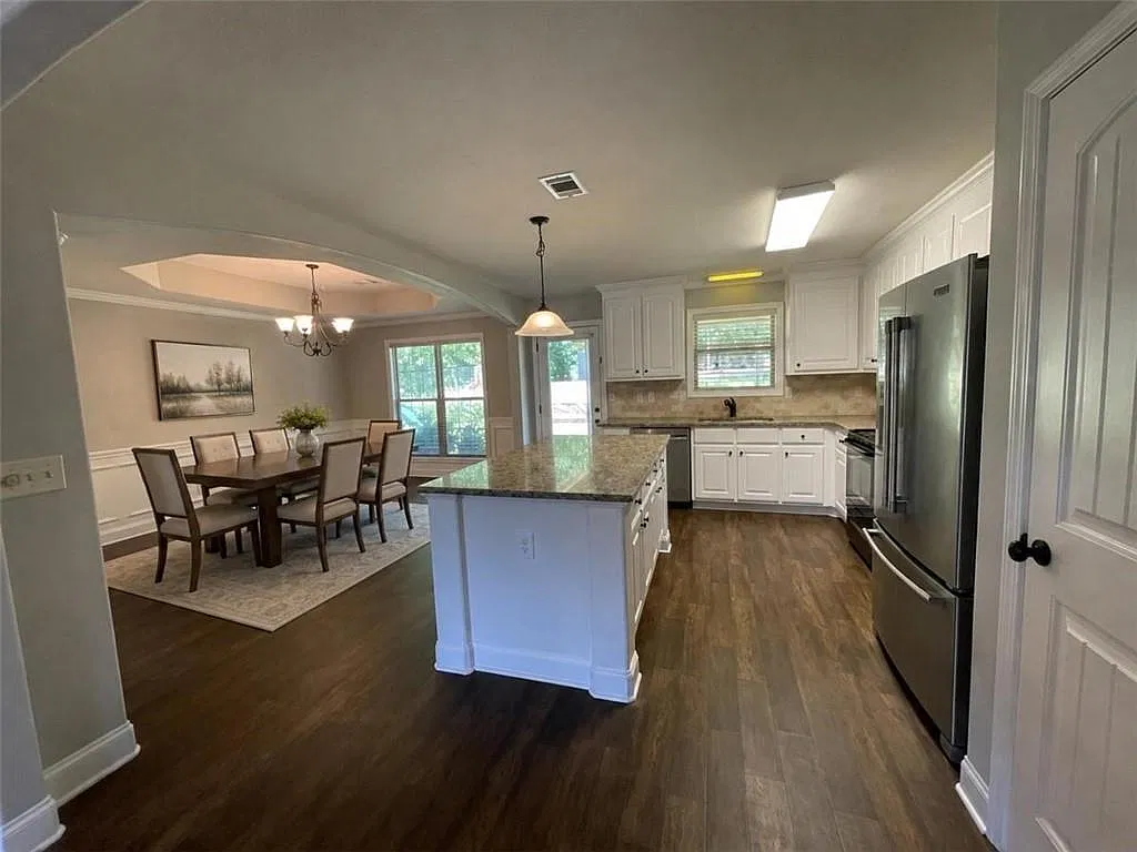 4 bed, 3.0 bath, 2110 sqft, $2,495 — Photo 3