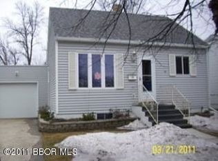 319 E Prairie Ave, Warren, MN 56762