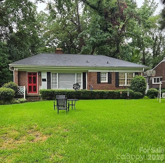 1st image of 2414 Arnold Dr