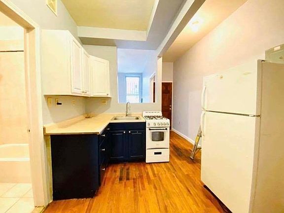 2nd image of 550 Saint Marks Ave