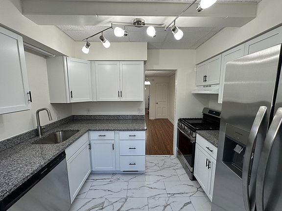 5th image of 213 Sherman Ave
