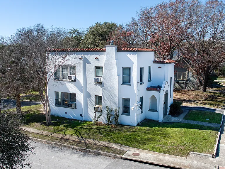 326 E Mistletoe Ave #2 — Photo 44