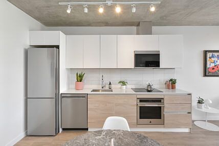 3rd image of 1097 View St #905