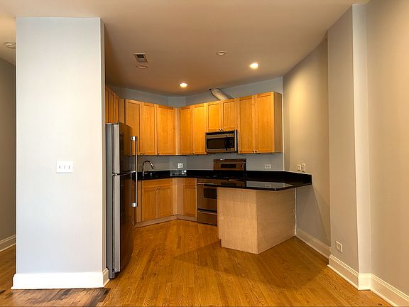 4th image of 1216 N Lasalle St #1
