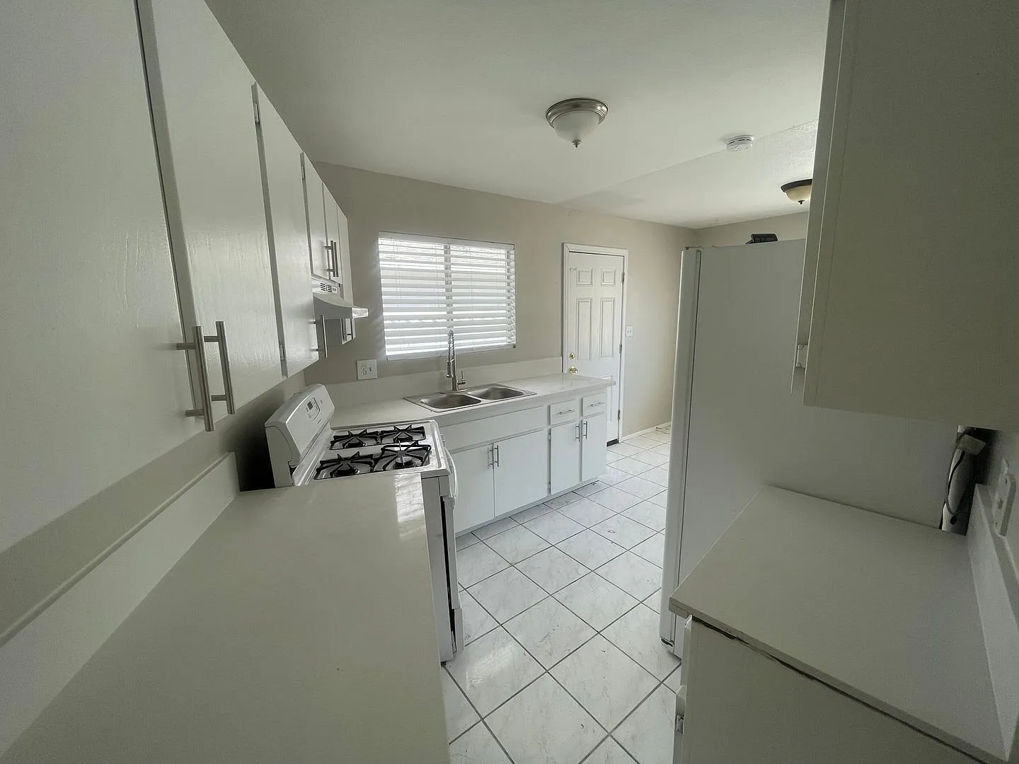 Fully Remodeled 3 Bedroom, 1 Bathroom House — Photo 4