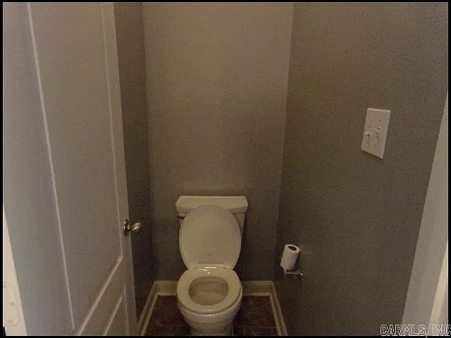 209 Chalamont Ln — Photo 17