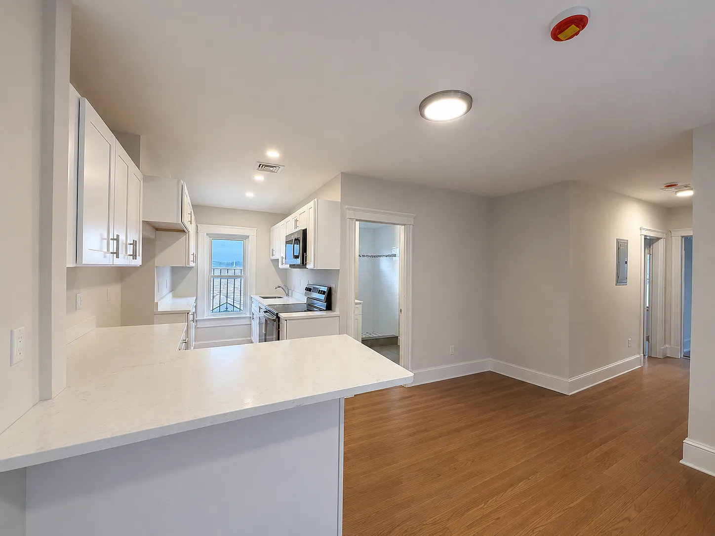 2 bed, 9999 sqft, $3,000 — Photo 1