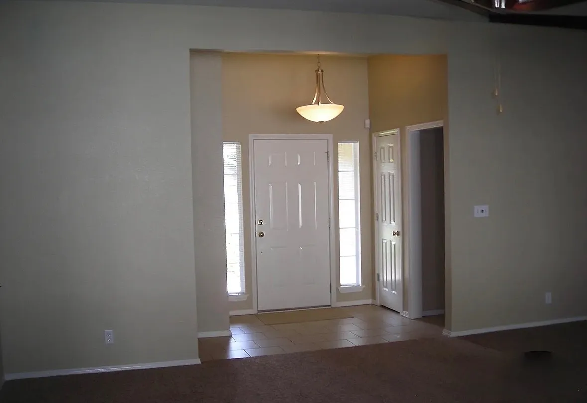 3 bed, 1660 sqft, $1,950 — Photo 1