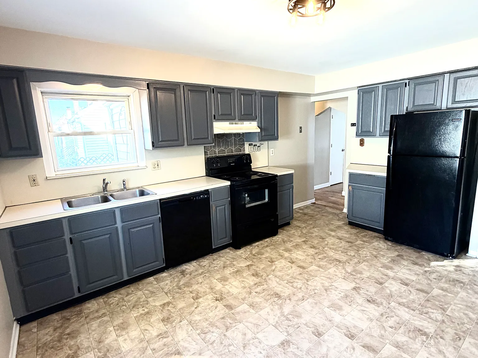 3 bed, 1092 sqft, $1,550 — Photo 4