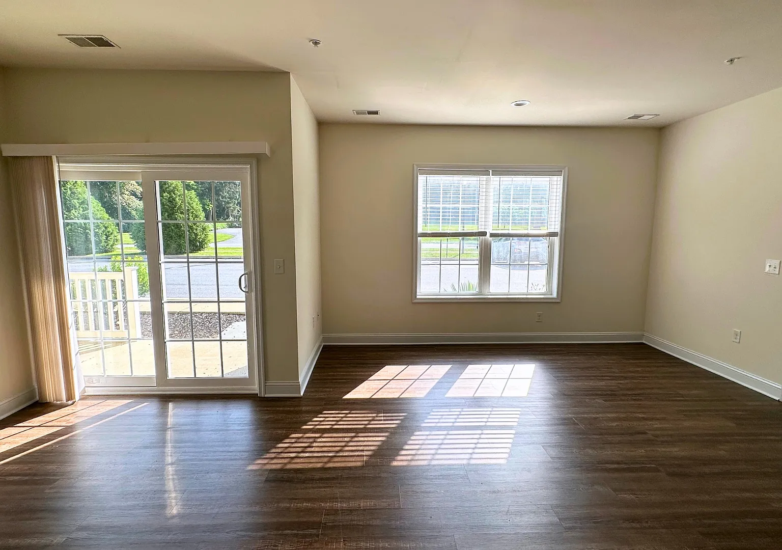 2 bed, 1055 sqft, $1,650 — Photo 4