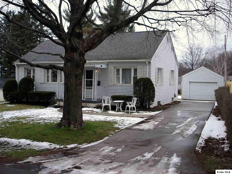 1st image of 17 Crestview Dr