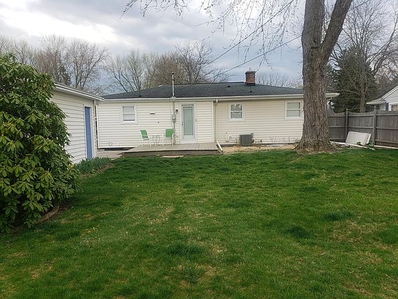 2nd image of 1124 Seymour St