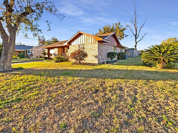 2nd image of 3911 Pine Meadow Ln