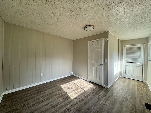 4th image of 353 W Bernhard Ave