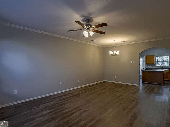 5th image of 369 Pine Rd #1