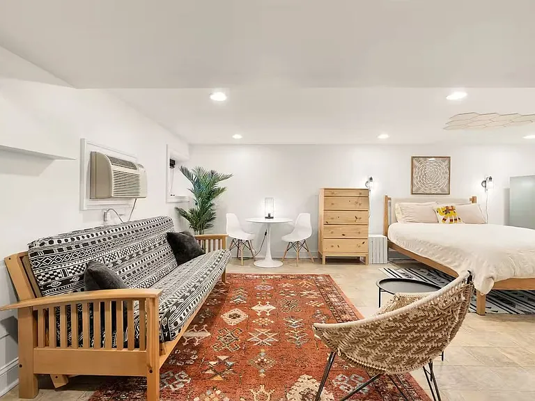637 Keefer Pl NW — Photo 14
