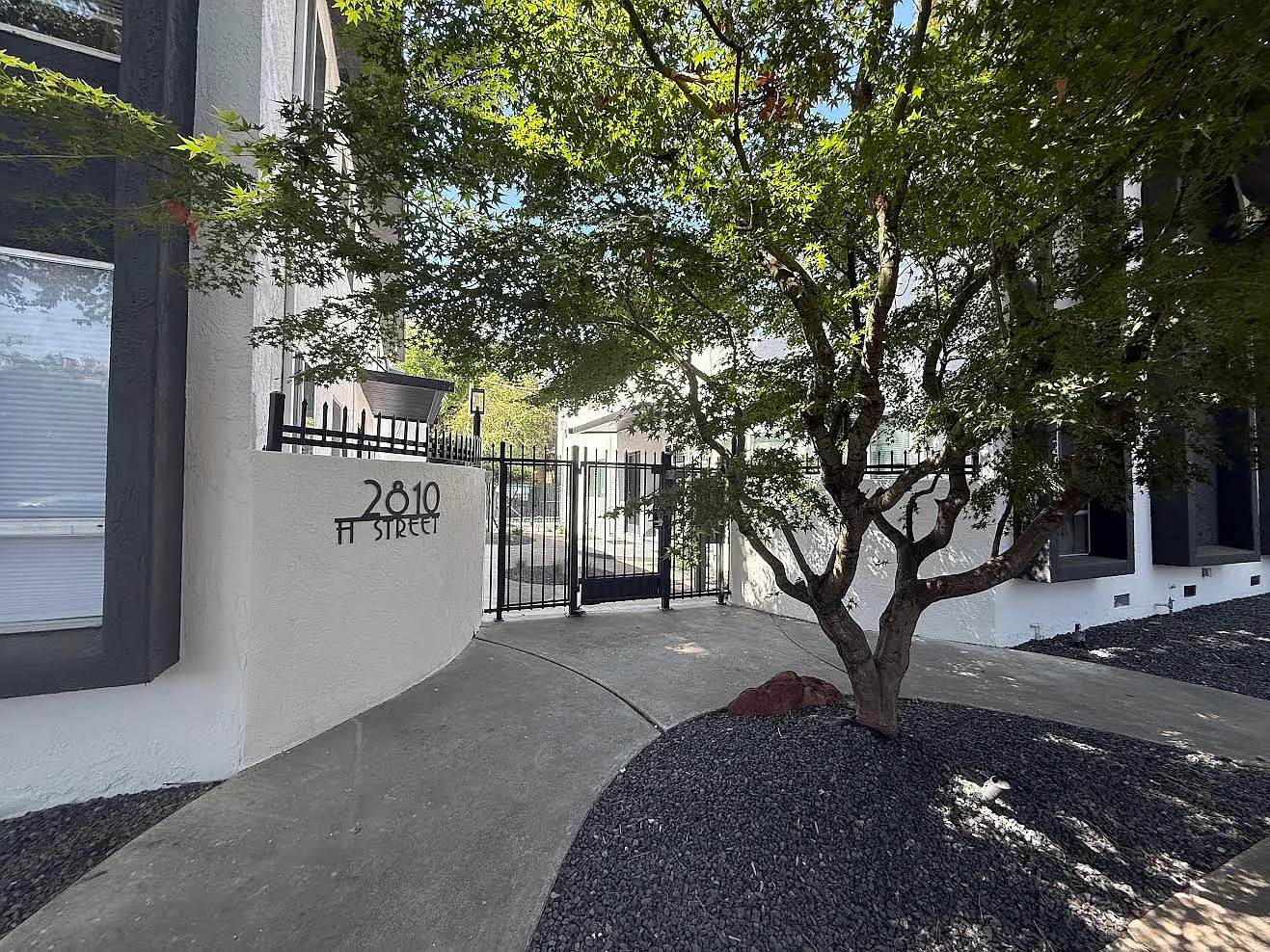 2 bed, 800 sqft, $1,995 — Photo 1