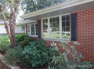 2105 Mound Rd, Jacksonville, IL 62650