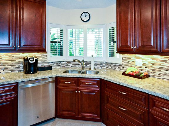 4th image of 5335 10th Fairway Dr APT 1