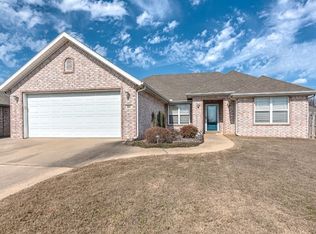 201 Halleck Coach Rd, Centerton, AR 72719