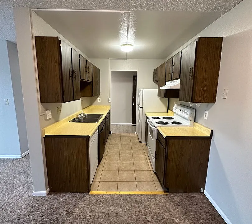 108 Camelot Ct