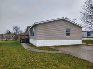 9720 Springvale Dr, Fort Wayne, IN 46825