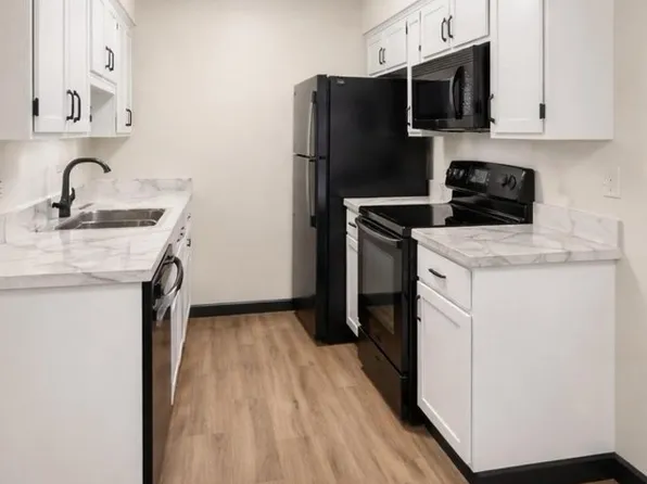 Pine Creek Apartments